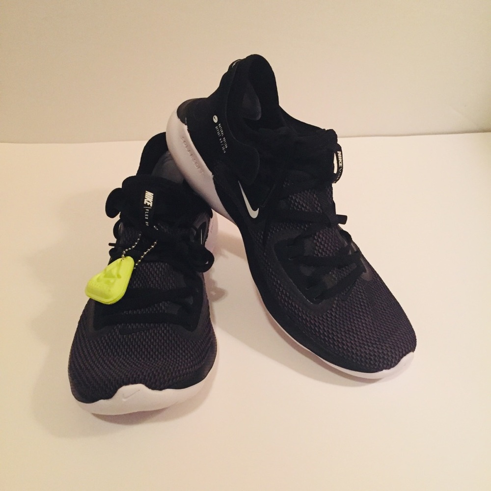 BRAND NEW NIKE FLEX RN